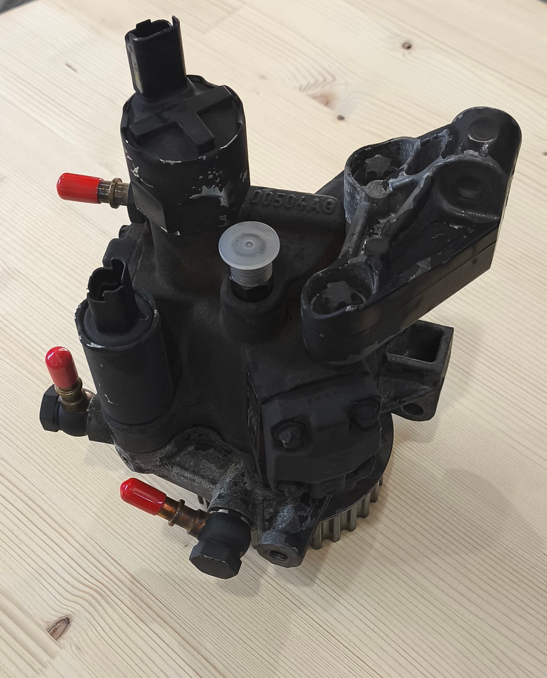 High-pressure fuel pump (TNVD) with pulley 1.5 dCi — slika 1