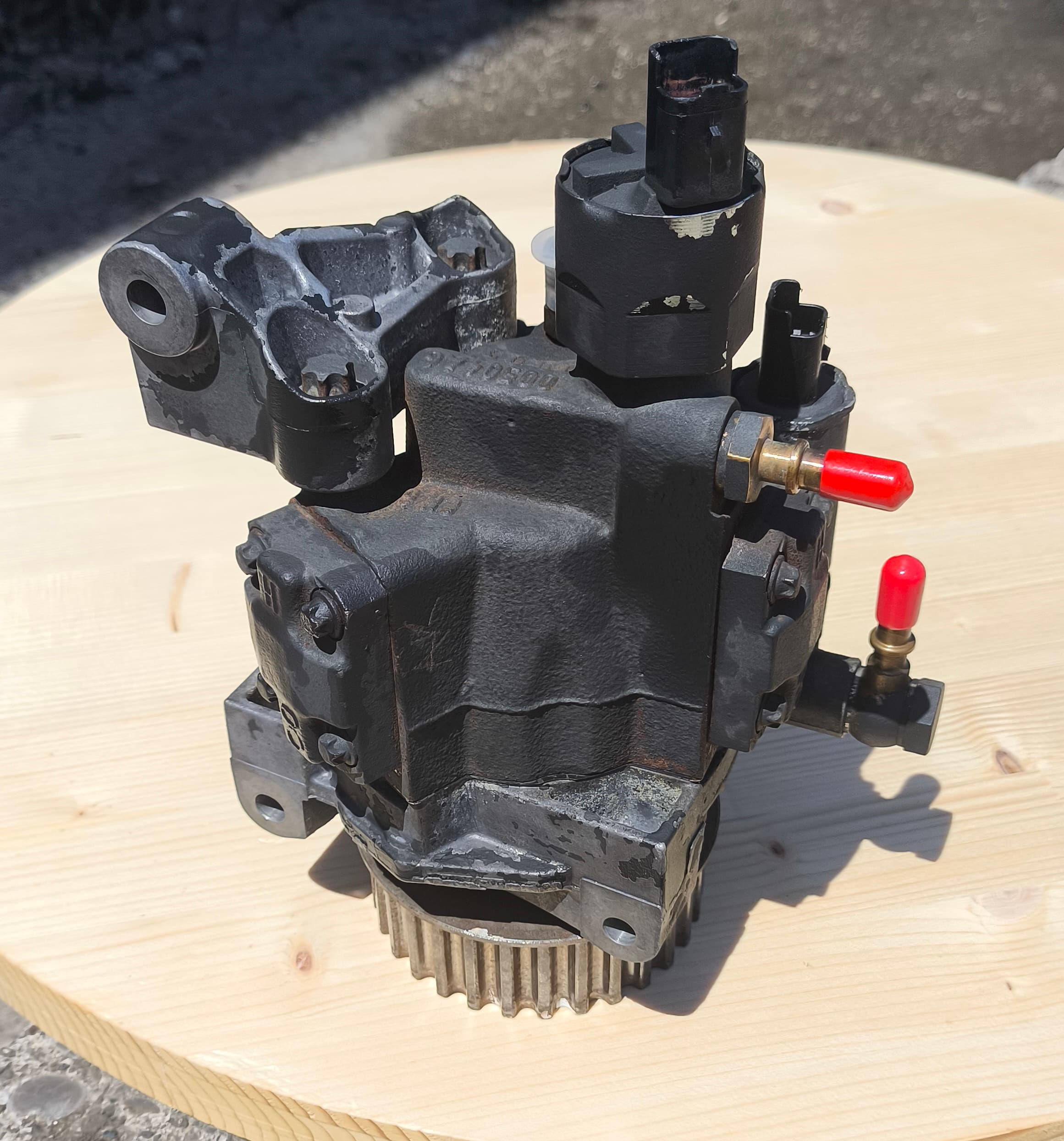 High-pressure fuel pump (TNVD) with pulley 1.5 dCi thumbnail 13
