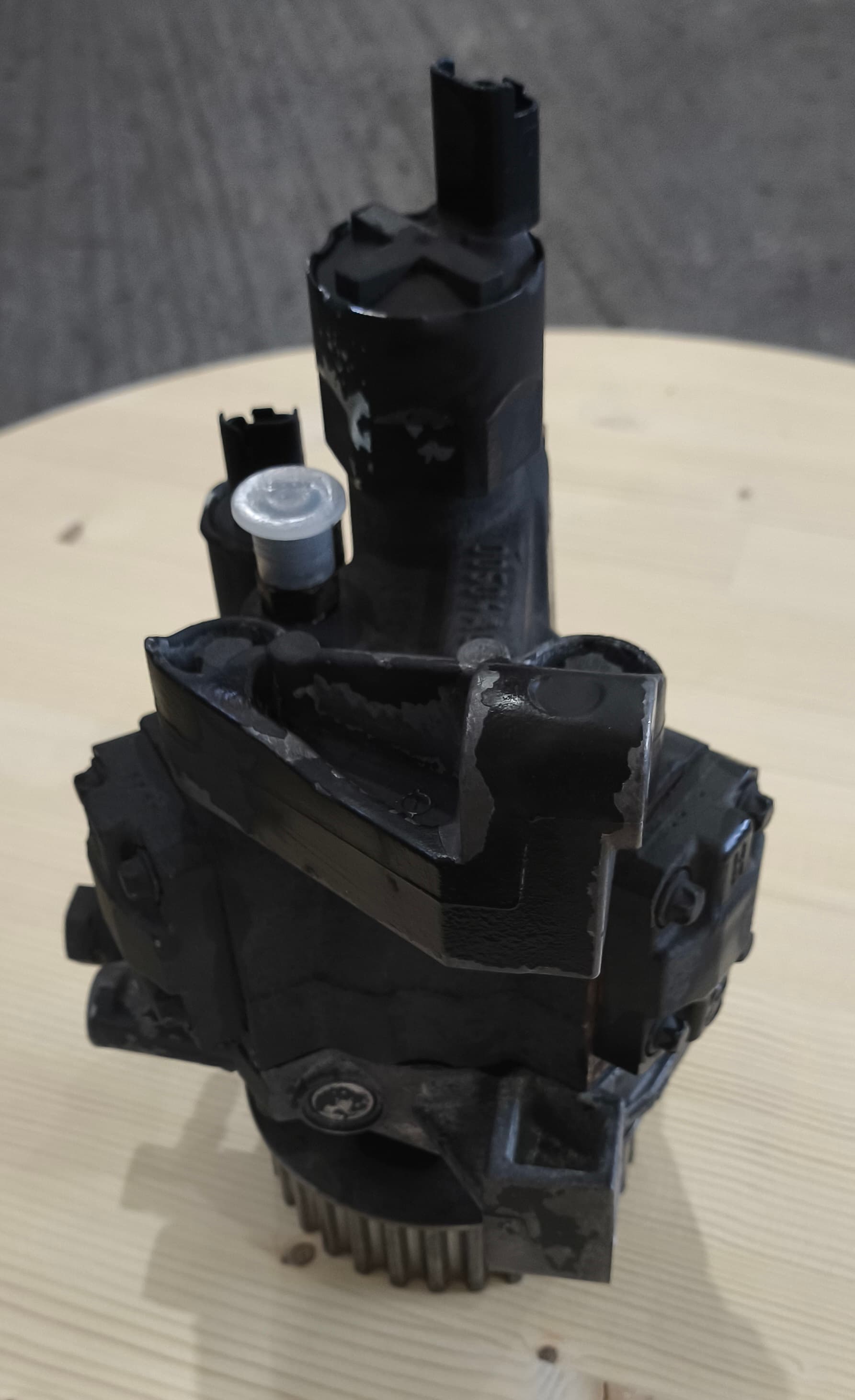 High-pressure fuel pump (TNVD) with pulley 1.5 dCi thumbnail 3