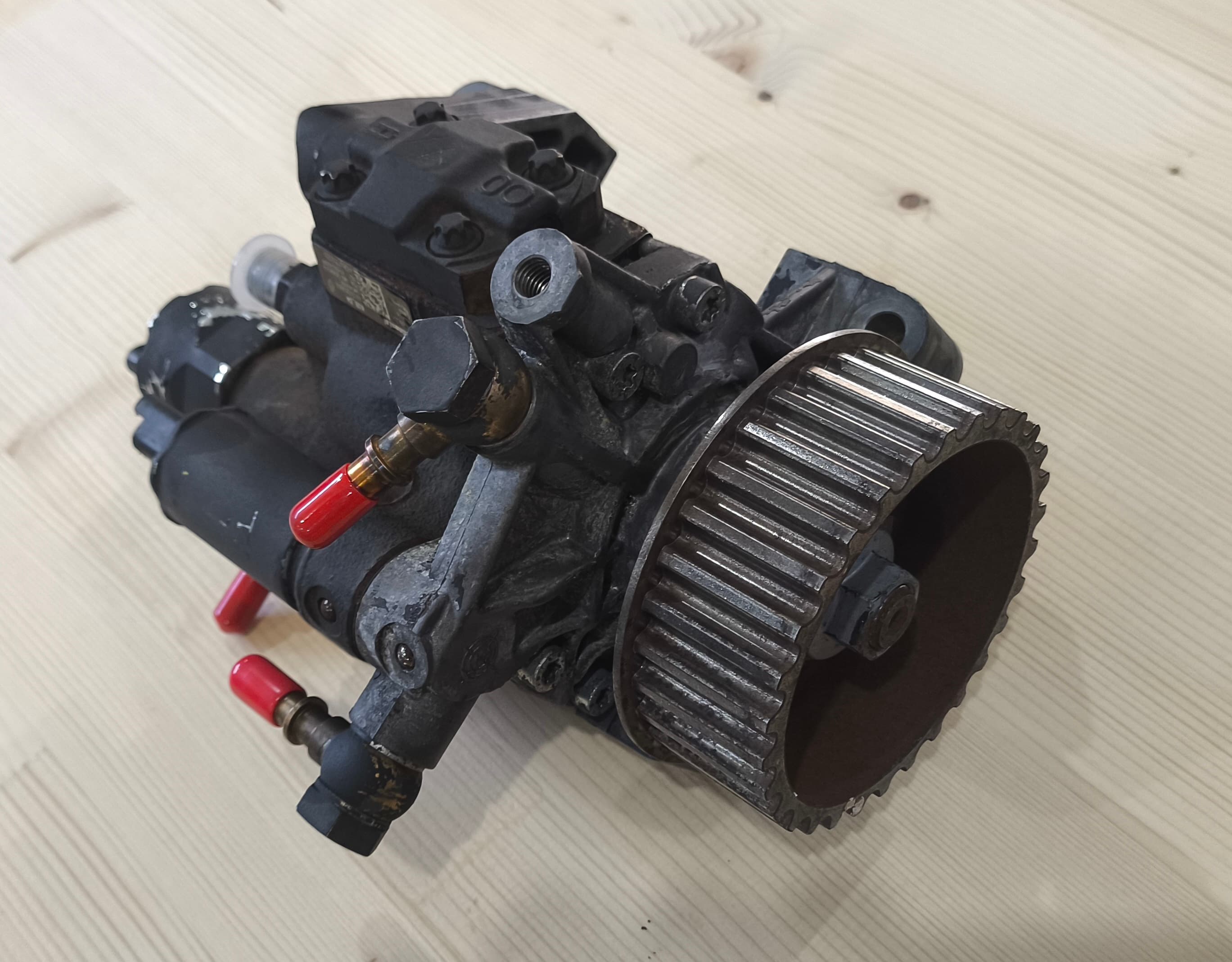 High-pressure fuel pump (TNVD) with pulley 1.5 dCi thumbnail 4