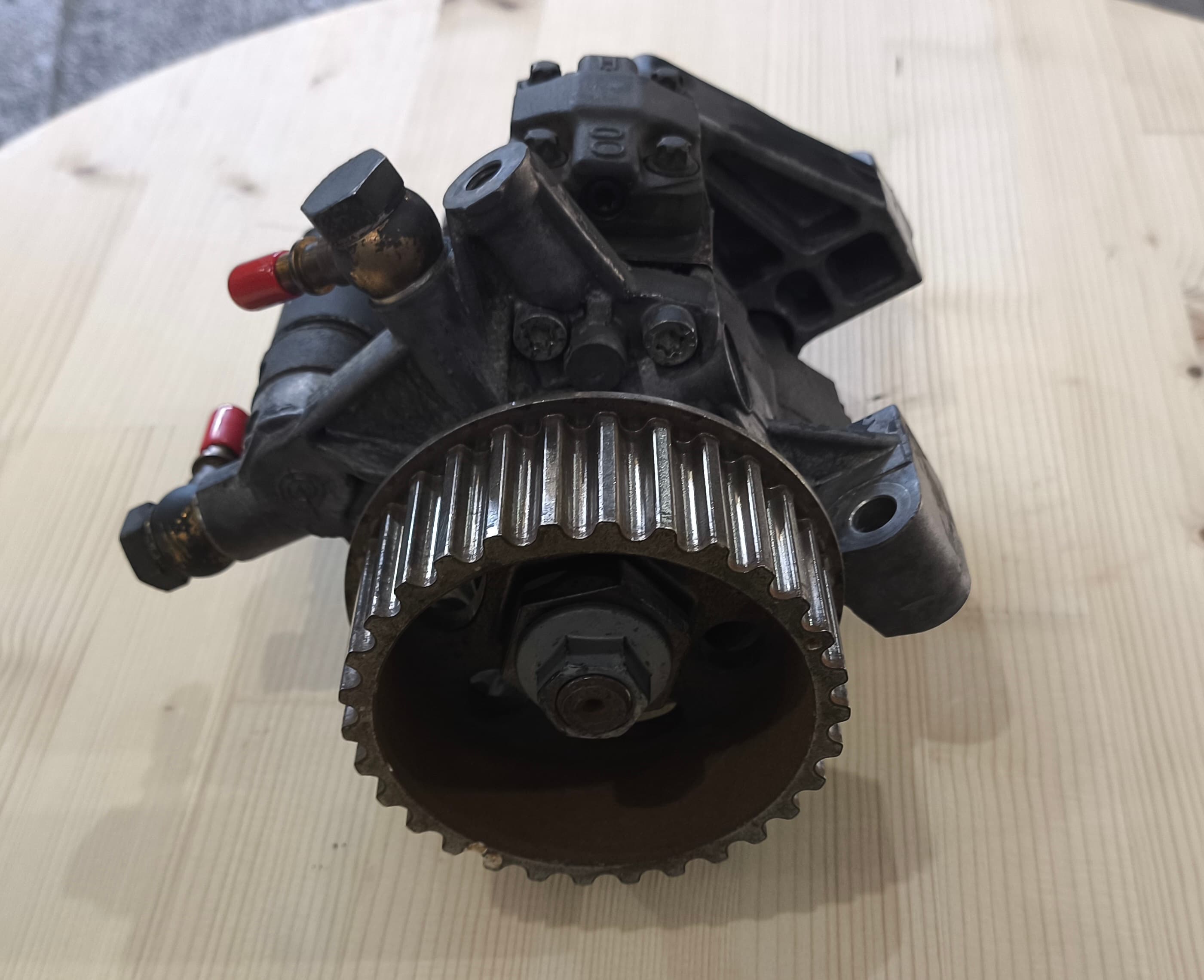 High-pressure fuel pump (TNVD) with pulley 1.5 dCi thumbnail 5