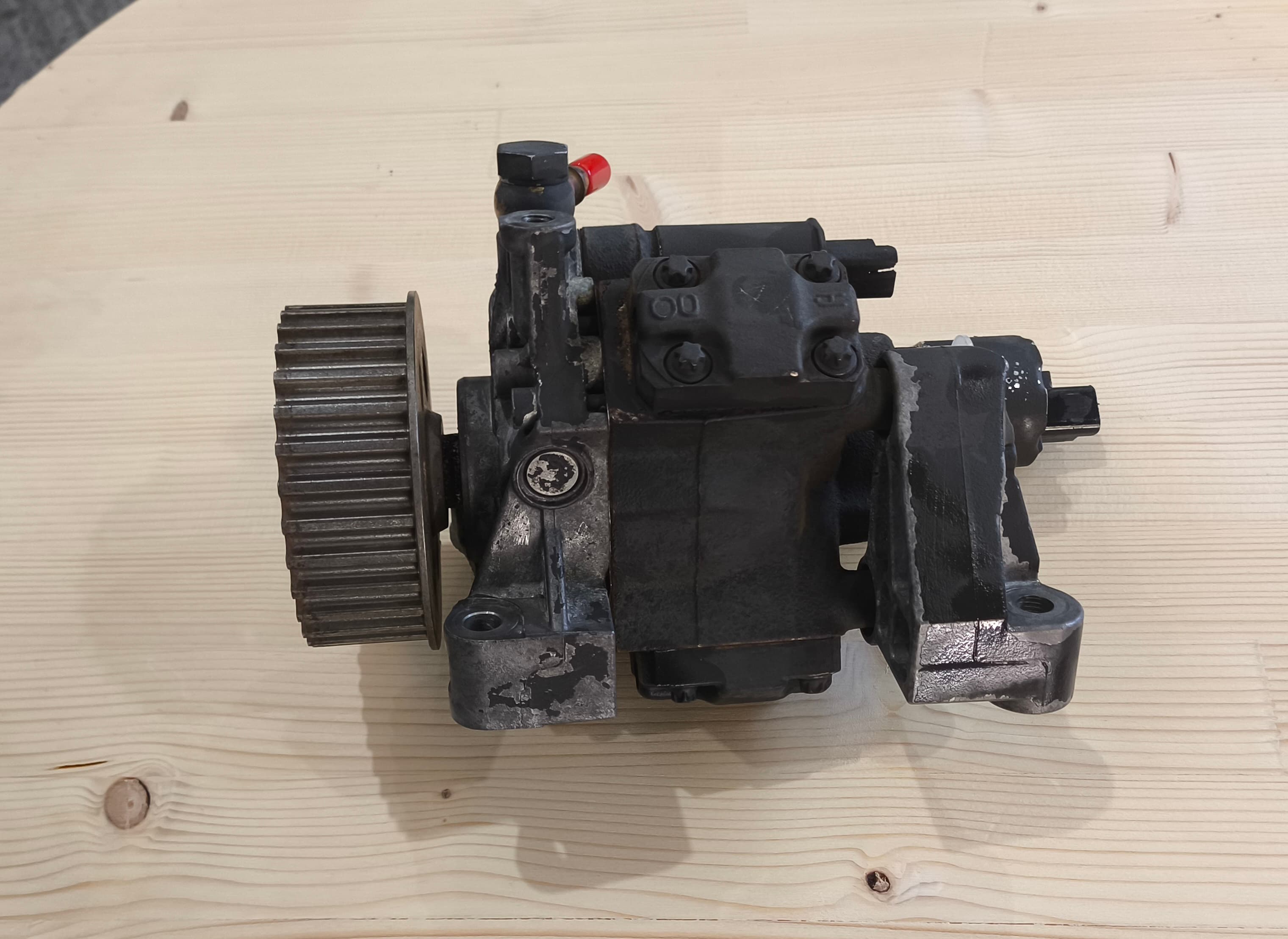 High-pressure fuel pump (TNVD) with pulley 1.5 dCi thumbnail 6