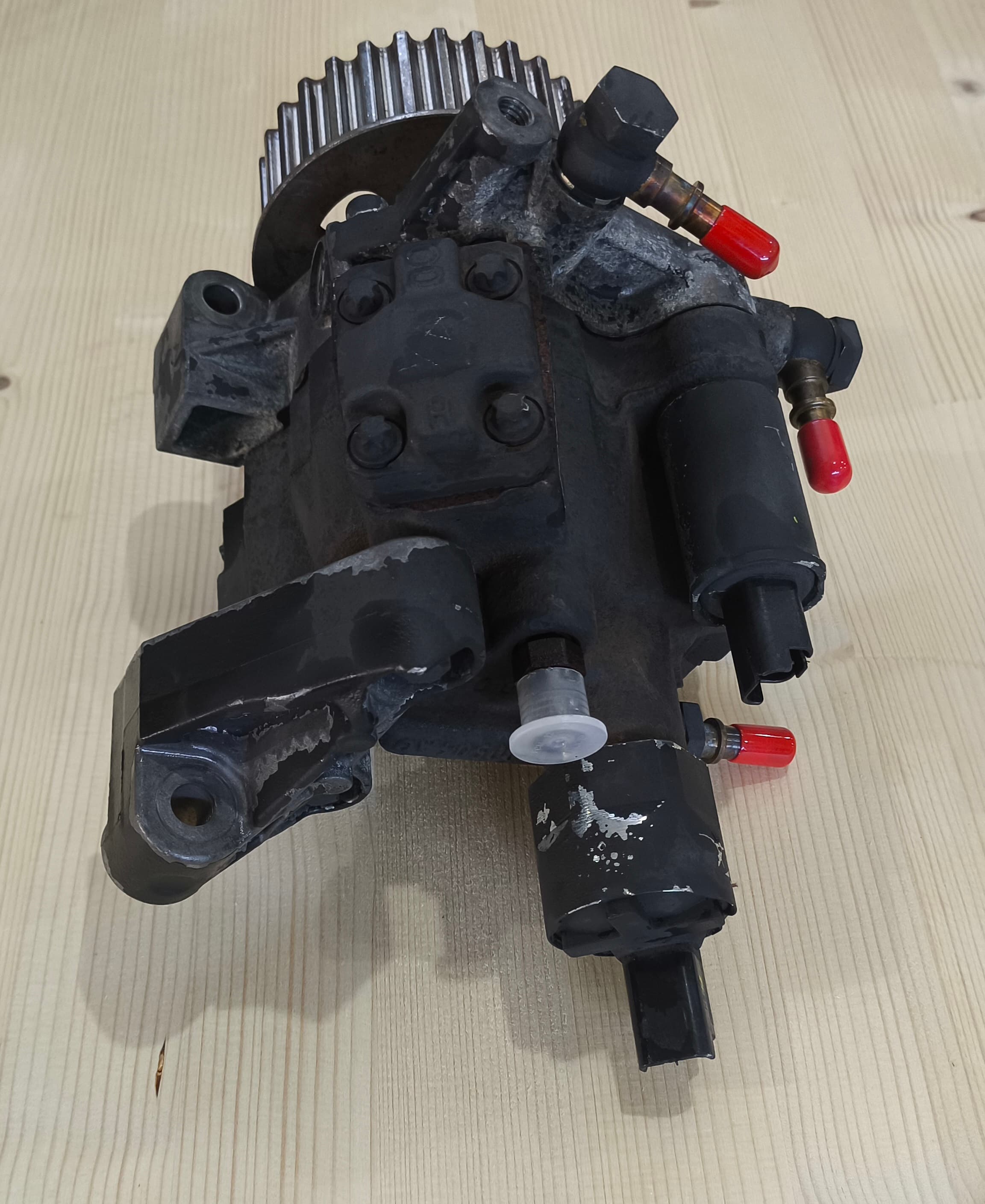 High-pressure fuel pump (TNVD) with pulley 1.5 dCi thumbnail 7