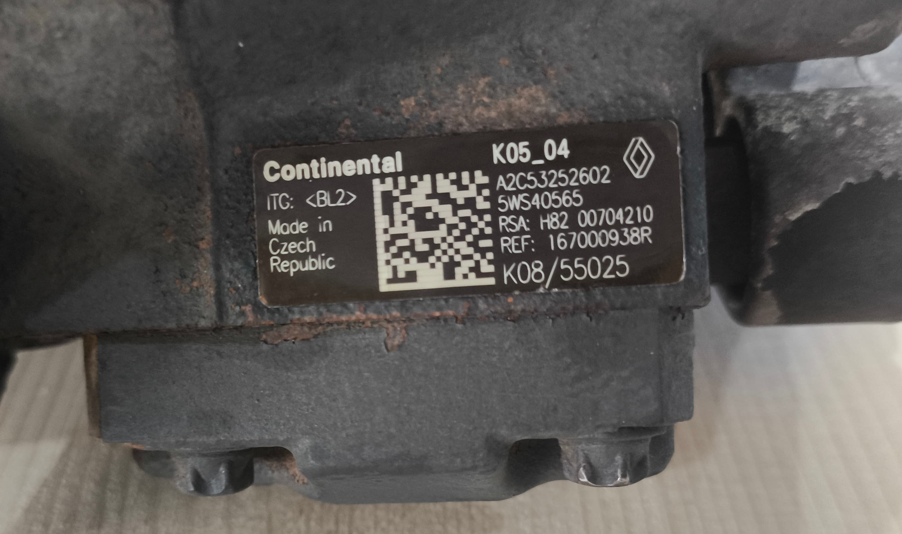 High-pressure fuel pump (TNVD) with pulley 1.5 dCi thumbnail 9